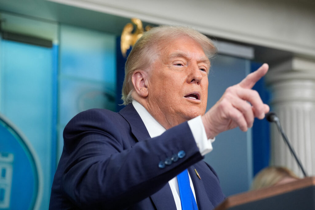 trump-avertizeaza-iranul-ca-orice-noua-instalatie-nucleara-va-fi-distrusa