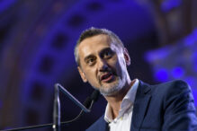 cand-va-protesta-primarul-din-slatina-in-piata-victoriei:-daca-se-aduna-3-primari,-sunt-al-4-lea