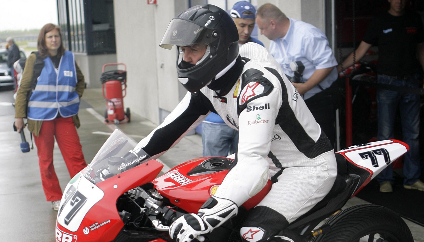 se-vinde-la-pret-de-chilipir-motocicleta-lui-michael-schumacher