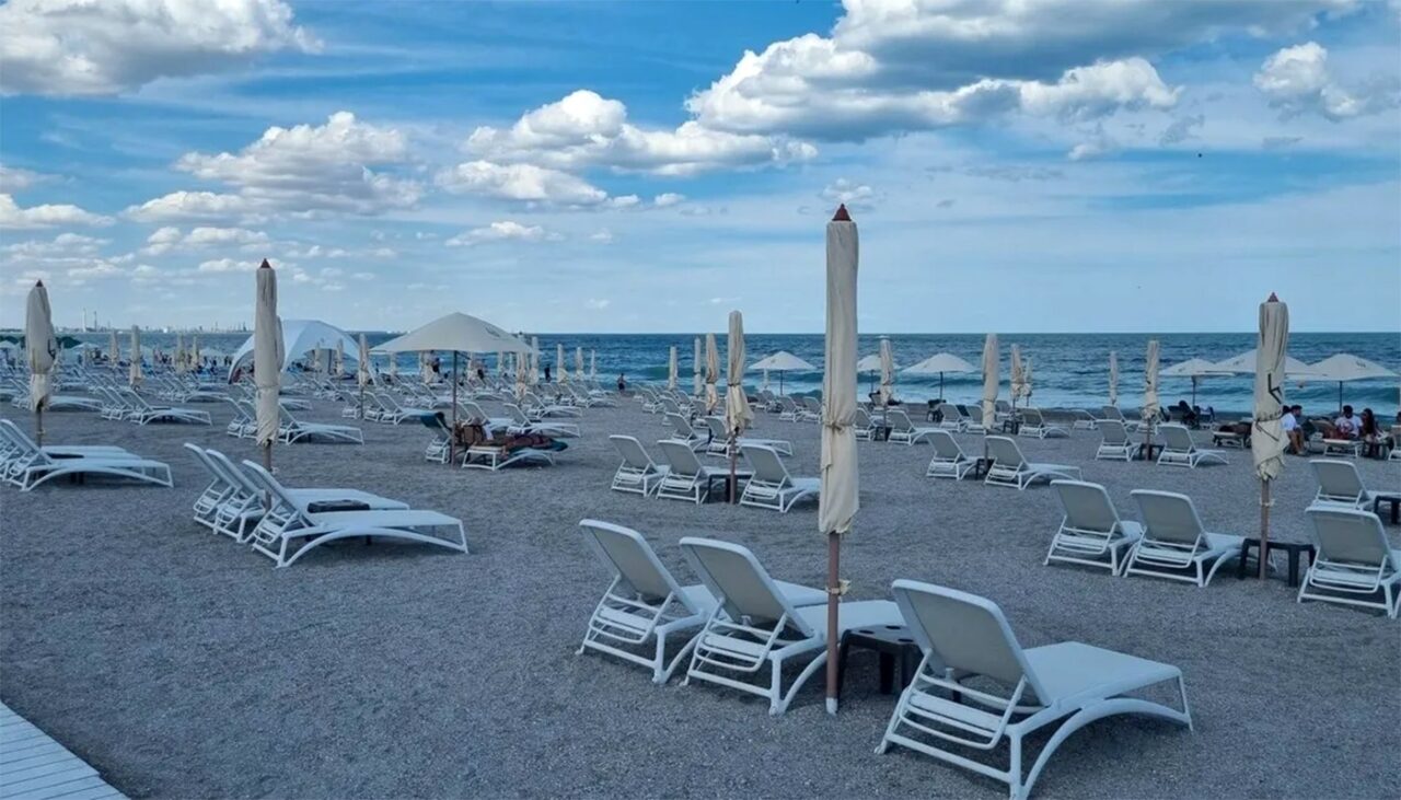 preturi-de-rapps-pe-litoral.-sezloguri-in-mamaia-inchiriate-la-pret-de-vila-in-bucuresti