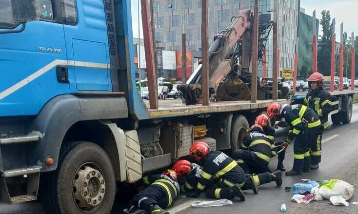 accident-grav-in-iasi:-un-pieton-a-fost-ranit-de-un-autocamion-pe-bulevardul-virgil-sahleanu