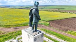 peste-un-milion-de-euro-pentru-restaurarea-celei-mai-mari-statui-din-judetul-galati