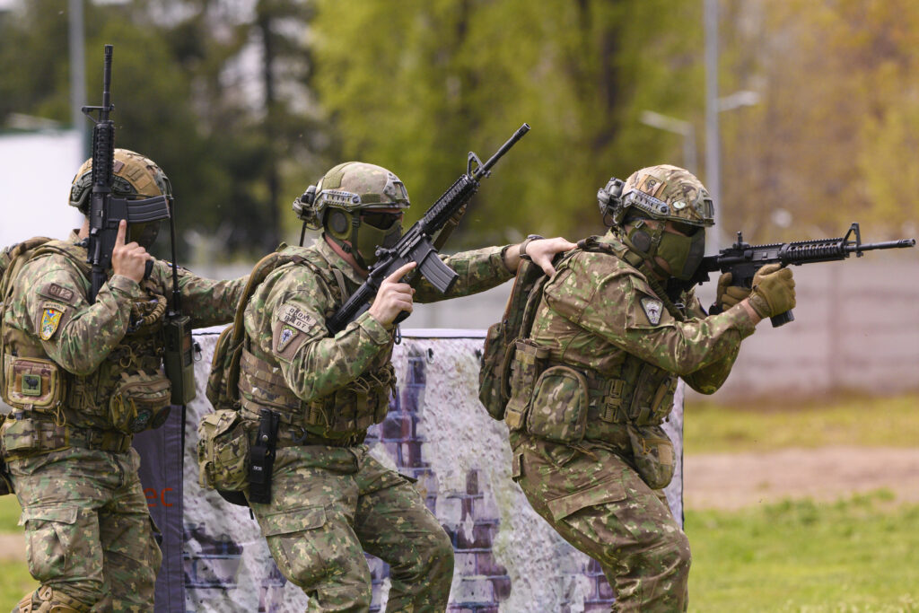 program-de-promovare-a-serviciului-militar-in-polonia-10.000-de-tineri-petrec-vara-in-transee