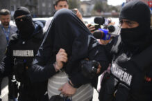 protestatarii-simpatizanti-ai-lui-georgescu,-acuzati-de-ultraj,-au-fost-trimisi-in-judecata