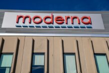 vanzarile-de-vaccinuri-scad.-moderna-isi-reduce-estimarile-si-anunta-concedieri