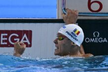 neasteptat!-david-popovici-s-a-dus-glont-la-el-si-i-a-cerut-autograful-in-singapore