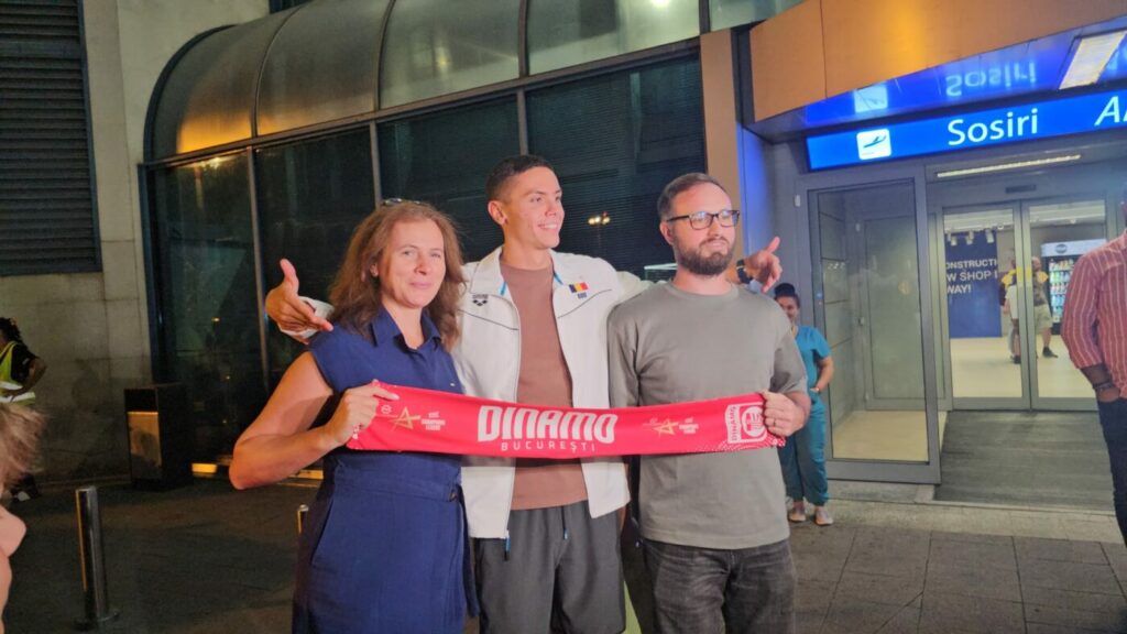 imaginile-momentului!-david-popovici,-cu-esarfa-lui-dinamo