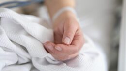 simptome-pe-care-medicii-de-la-urgente-spun-ca-nu-trebuie-niciodata-sa-le-ignori