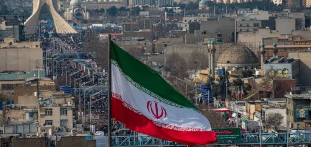 paralizat-de-canicula,-iranul-isi-inchide-institutiile