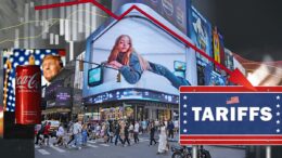 trump-isi-extinde-revolutia-maga-prin-blugi-si-coca-cola