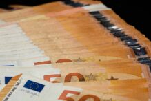 romanii-cu-depozite-bancare-de-peste-100-de-mii-de-euro-vor-fi-impozitati-cu-16%