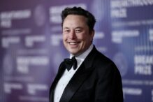musk-anunta-ca-xai,-startup-ul-sau-de-inteligenta-artificiala,-va-da-apple-in-judecata