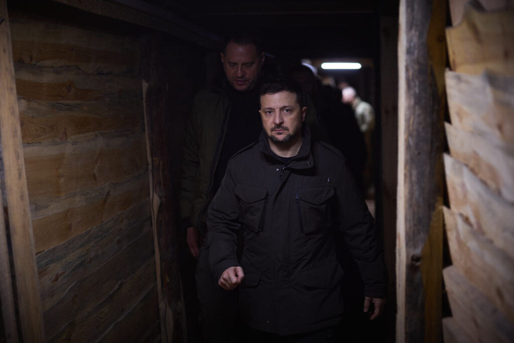 zelenski-afirma-ca-ucraina-nu-isi-va-retrage-trupele-din-donbas-/-lupte-intense-in-regiunea-donetk