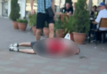 bataie-crunta-pe-o-terasa-din-iasi:-doi-barbati-isi-impart-pumni-si-picioare-sub-ochii-tuturor