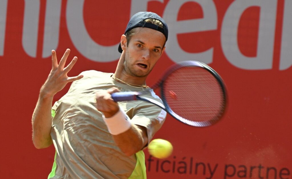 nemaivazut!-jucatorul-de-tenis-a-fost-descalificat-pentru-ca-si-a-facut-dus-in-timpul-meciului!