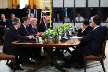 trump-a-intrerupt-brusc-intalnirea-cu-liderii-europeni-pentru-a-l-suna-pe-putin