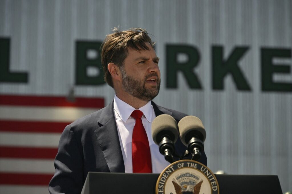 jd-vance,-huiduit-in-washington-dc,-la-o-intalnire-cu-trupele-garzii-nationale