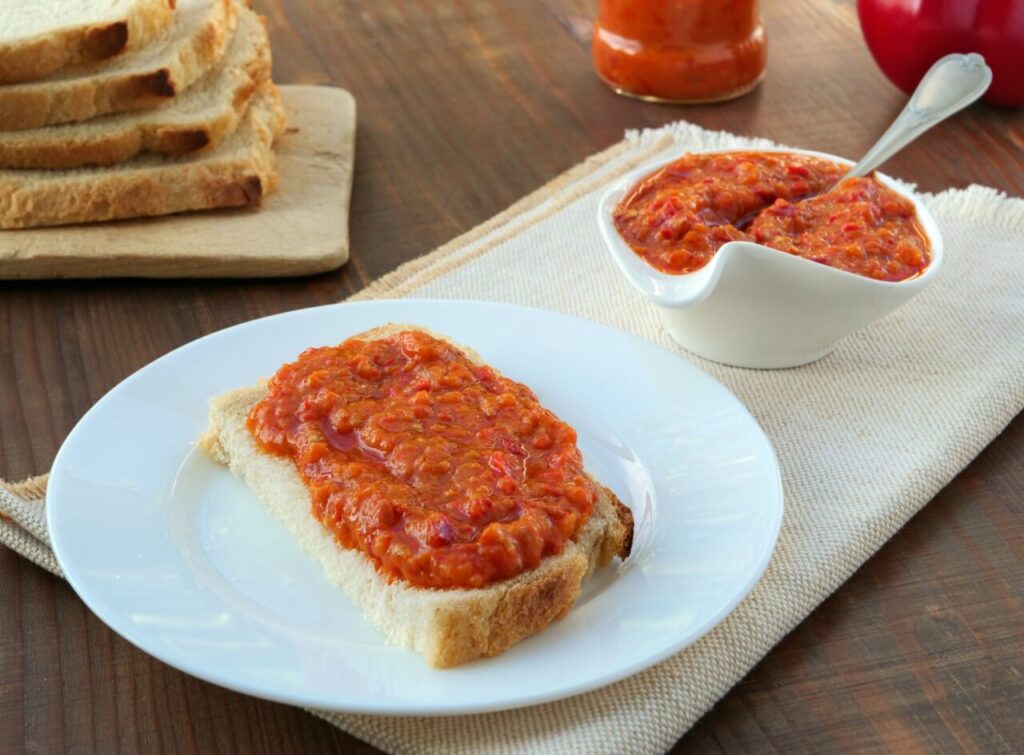 zacusca:-o-reteta-veche-de-100-de-ani-pe-care-trebuie-sa-o-incerci