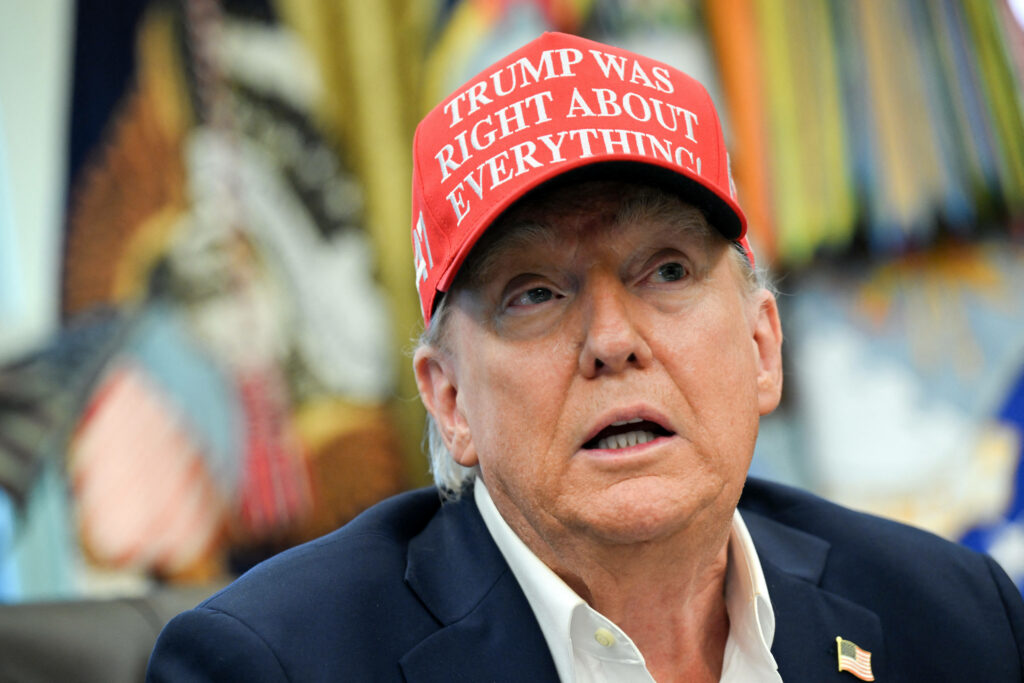 trump-a-prezentat-la-washington-o-fotografie-primita-de-la-putin,-dupa-intalnirea-lor-din-alaska