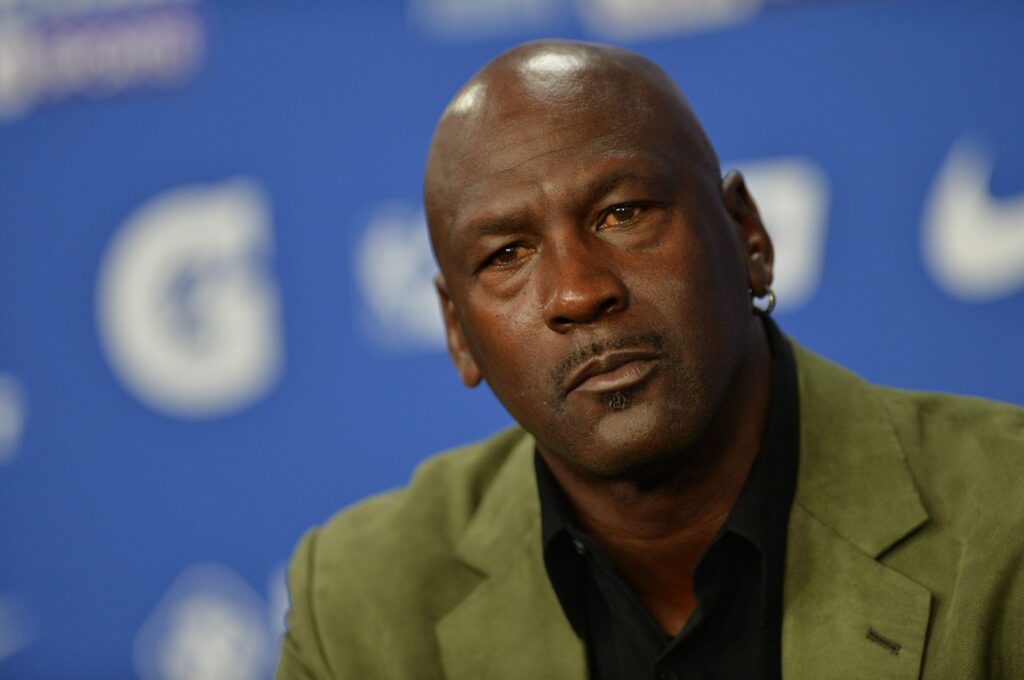 michael-jordan-a-castigat-un-proces-de-daune-cu-un-supermarket-a-donat-8900.000-de-dolari