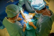 premiera-medicala-in-china:-transplant-de-plaman-de-porc-la-un-pacient-aflat-in-moarte-cerebrala