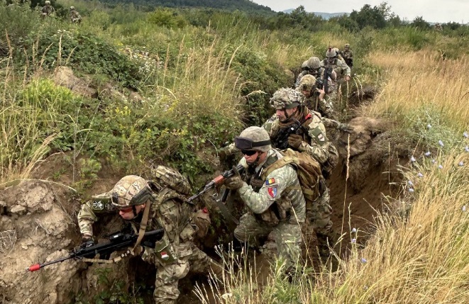 ministrul-apararii-anunta-ca-recrutarea-in-armata-ramane-voluntara