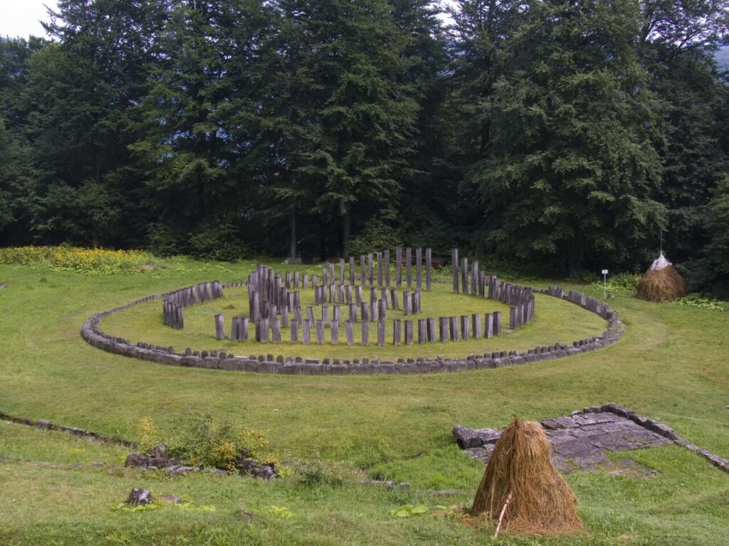 pietrele-de-la-sarmizegetusa-au-devenit-jgheaburi-pentru-vite