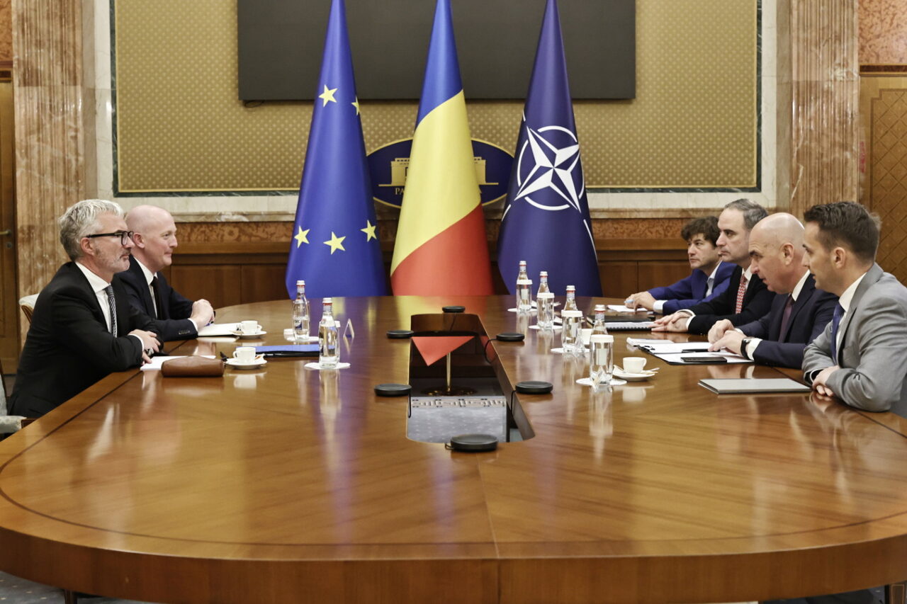 bolojan-spune-raspicat-in-fata-agentiei-de-rating-moodys-ca-romania-traverseaza-o-criza-bugetara