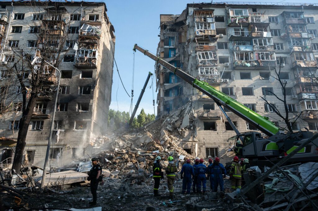 patru-morti-si-24-de-raniti-in-urma-atacurilor-cu-drone-si-rachete-la-kiev