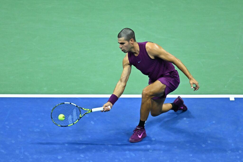 alcaraz-avanseaza-in-runda-a-patra-a-us-open,-rybakina-elimina-pe-raducanu