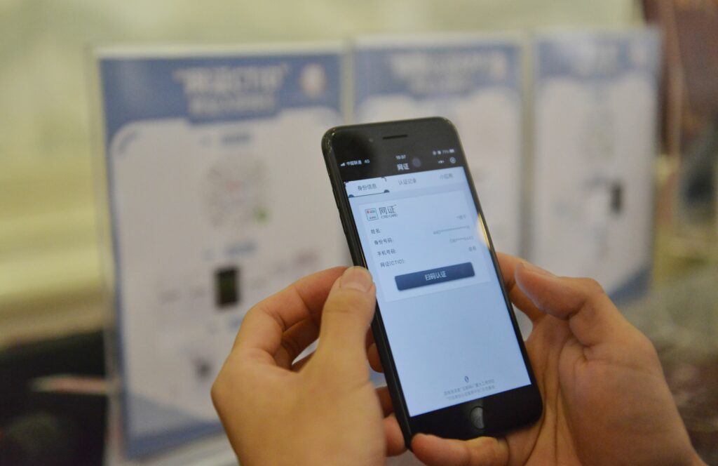 cartile-de-identitate-digitale-ar-putea-ajuta-la-combaterea-imigratiei-ilegale-si-a-fraudei