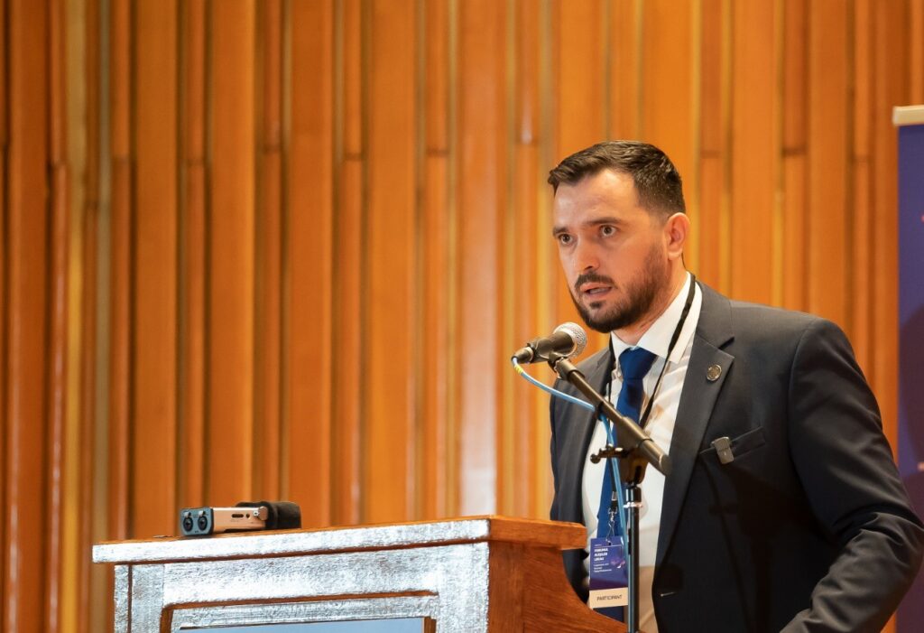 mihai-enache-(aur):-romania-nu-poate-fi-condusa-prin-angajari-de-raspundere-la-foc-automat