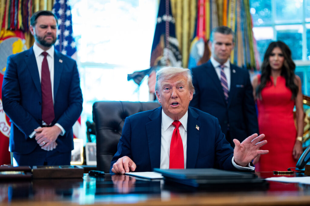 administratia-trump-ofera-agentiei-pentru-imigratie-acces-la-spyware-israelian