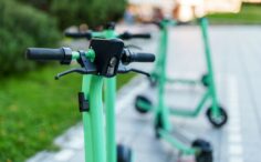 femeie-retinuta-de-politisti-dupa-ce-a-furat-o-trotineta-electrica-din-bucuresti