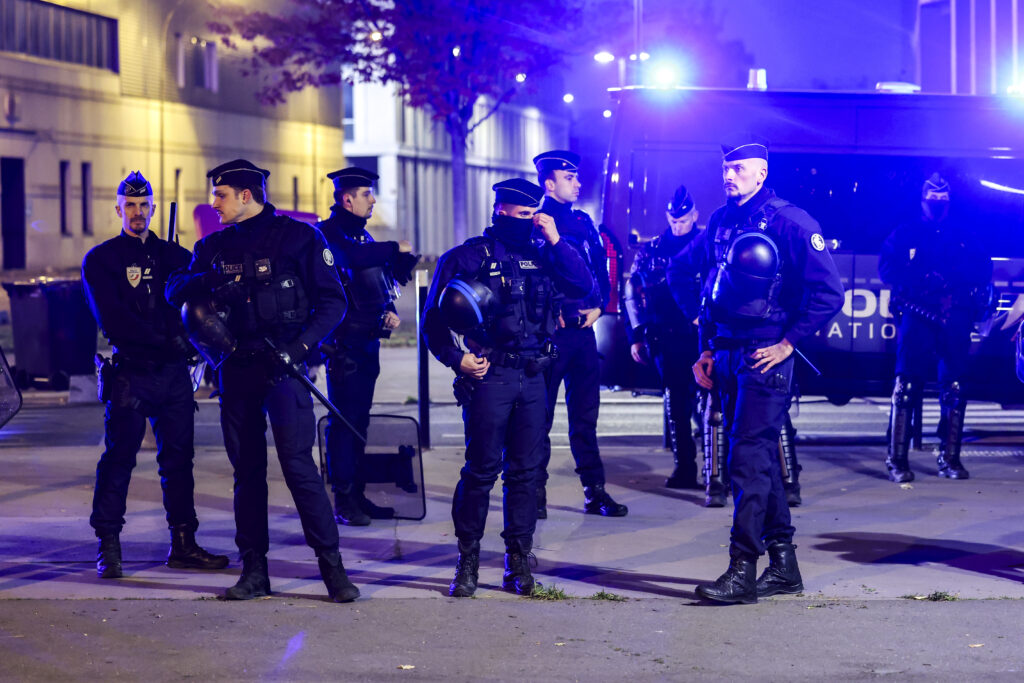 politia-franceza-a-arestat-un-adolescent-suspectat-ca-planuia-atacuri-teroriste