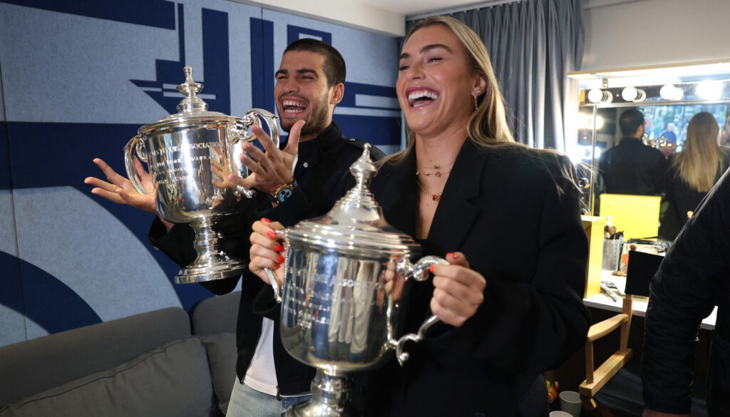 dansul-lui-alcaraz-cu-sabalenka-dupa-ce-au-castigat-trofeele-la-us-open-a-devenit-viral