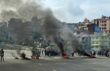 soldatii-pazesc-parlamentul-din-nepal-si-patruleaza-strazile-in-urma-protestelor-violente