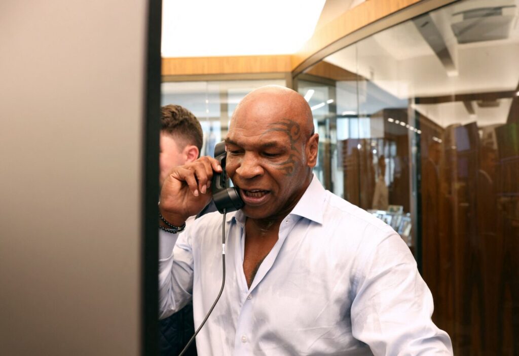 mike-tyson-va-fi-un-sac-uman-de-box!.-avertisment-inaintea-meciului-cu-floyd-mayweather