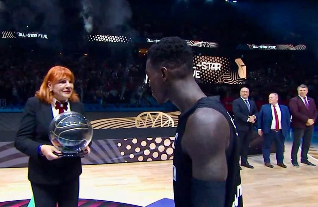 germania,-campioana-la-eurobasket-2025!-carmen-tocala-a-oferit-trofeul-invingatorilor