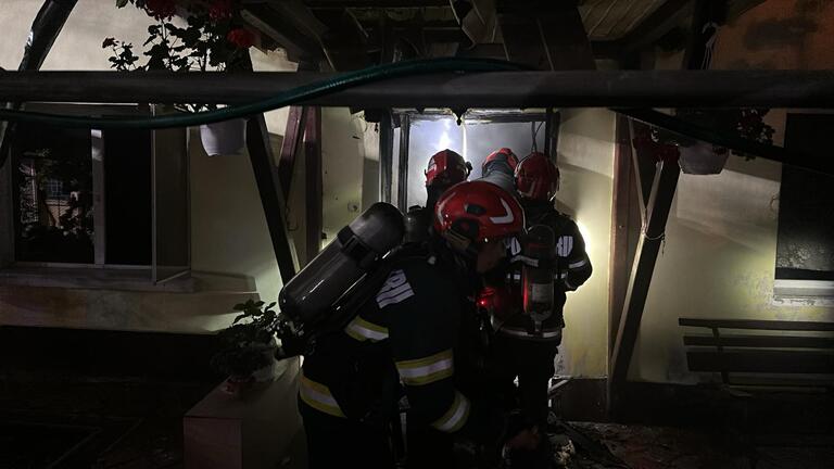 incendiu-in-iasi:-doi-batrani-salvati-dintr-o-casa-cuprinsa-de-flacari