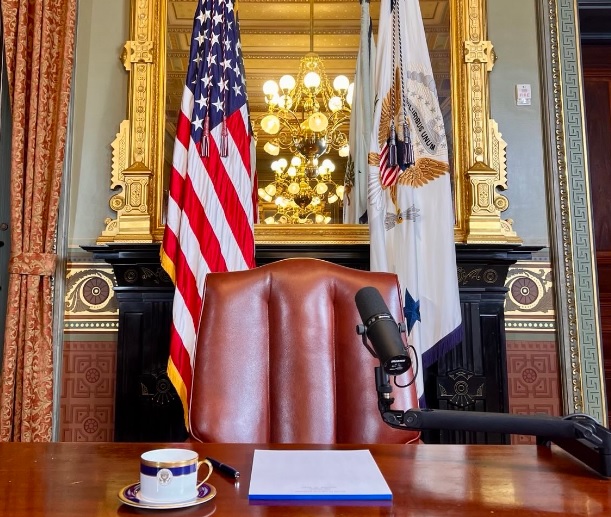 jd-vance-va-prezenta-o-editie-speciala-a-the-charlie-kirk-show-in-memoria-activistului-ucis