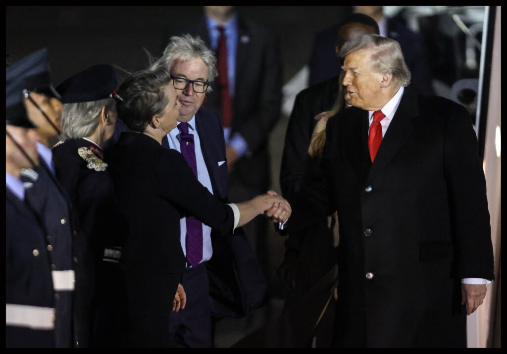 donald-trump-lauda-familia-regala-britanica-la-banchetul-de-la-castelul-windsor