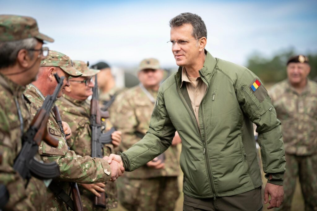 ministrul-apararii-si-seful-statului-major-al-apararii,-vizita-la-baza-71-aeriana-campia-turzii