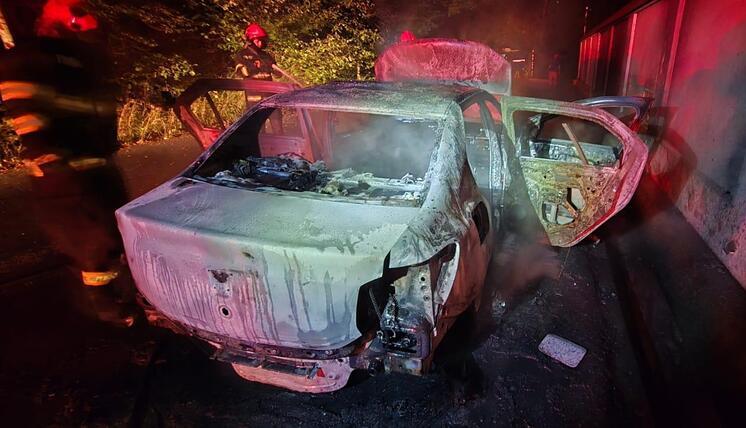 masina-in-flacari-la-barnova-pompierii-au-intervenit-de-urgenta-pentru-a-evita-o-tragedie