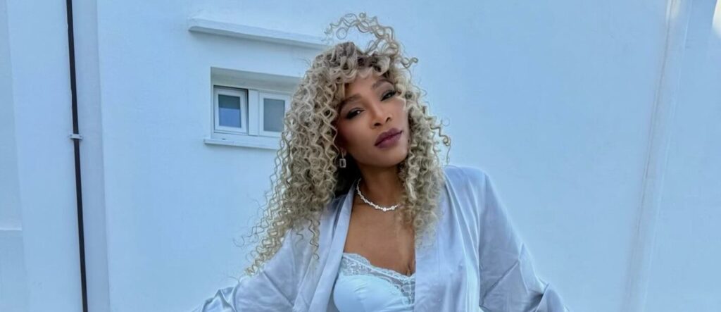 de-cand-a-slabit-serena-williams-e-din-ce-in-ce-mai-indrazneata.-aparitie-in-lenjerie-de-satin