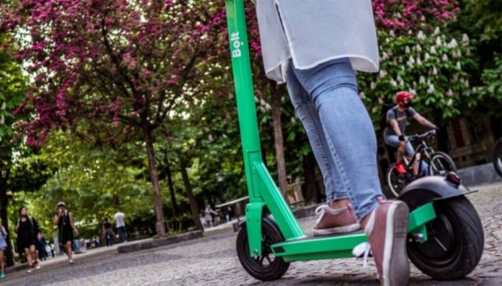 o-fata-si-un-baiat-pe-trotineta,-din-bistrita,-au-fost-accidentati