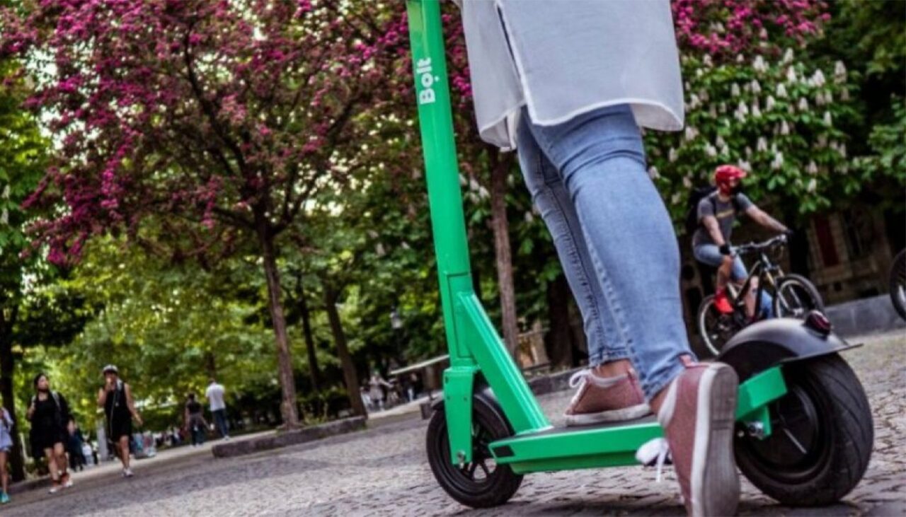 o-fata-si-un-baiat-pe-trotineta,-din-bistrita,-au-fost-accidentati