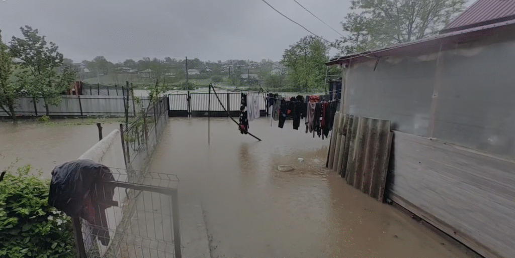alerta-maxima-de-inundatii-in-dolj-si-olt,-judete-aflate-sub-cod-rosu-de-ploi