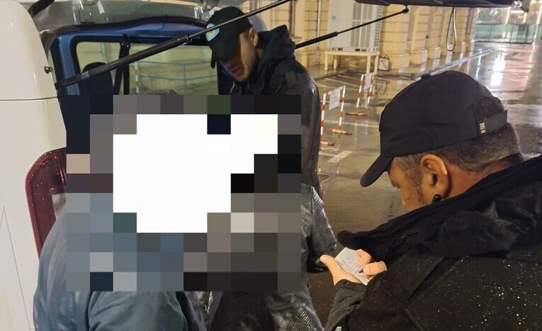 scene-revoltatoare-in-centrul-iasului:-alcool-si-nepasare-la-cativa-pasi-de-primarie