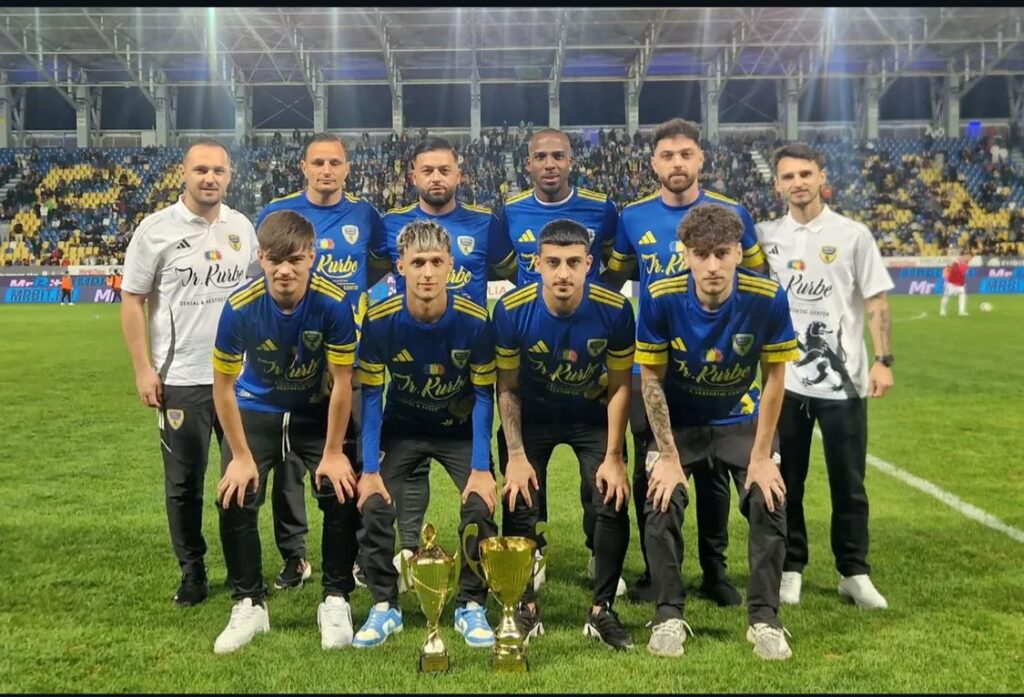 mfc-ploiesti-si-a-prezentat-cele-doua-trofee-pe-ilie-oana